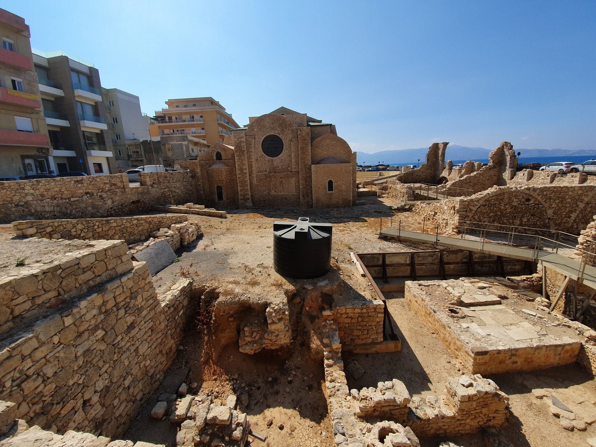 Das Dominikanerkloster neben den Mauern von Heraklion ist eine architektonische Besonderheit Kreta Heraklion Dominikanerkloster Peter und Paul (2)