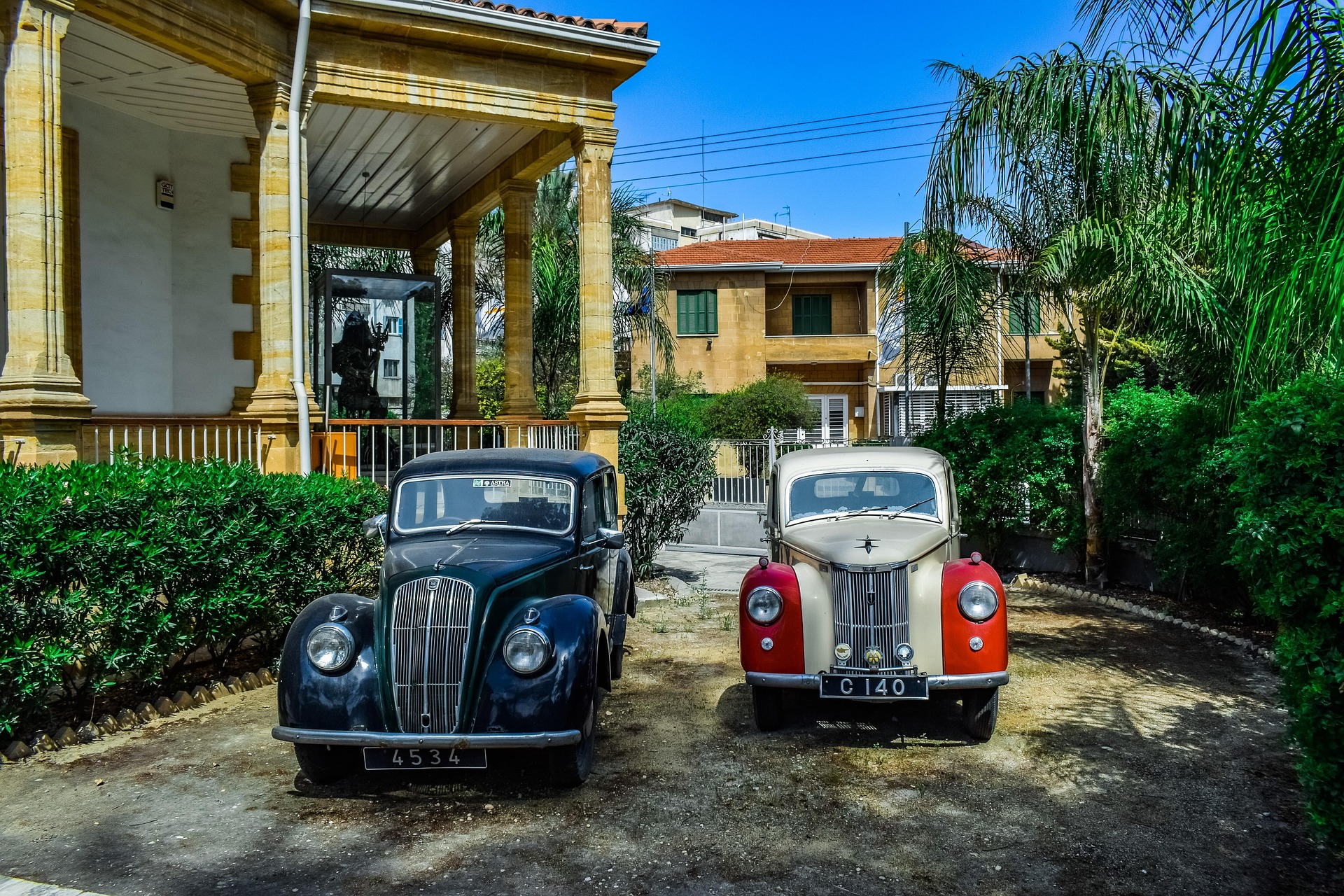 Geteilte Geschichte, vereinte Seele – Nikosia, die Hauptstadt mit zwei Gesichtern old-cars-3305054_1920