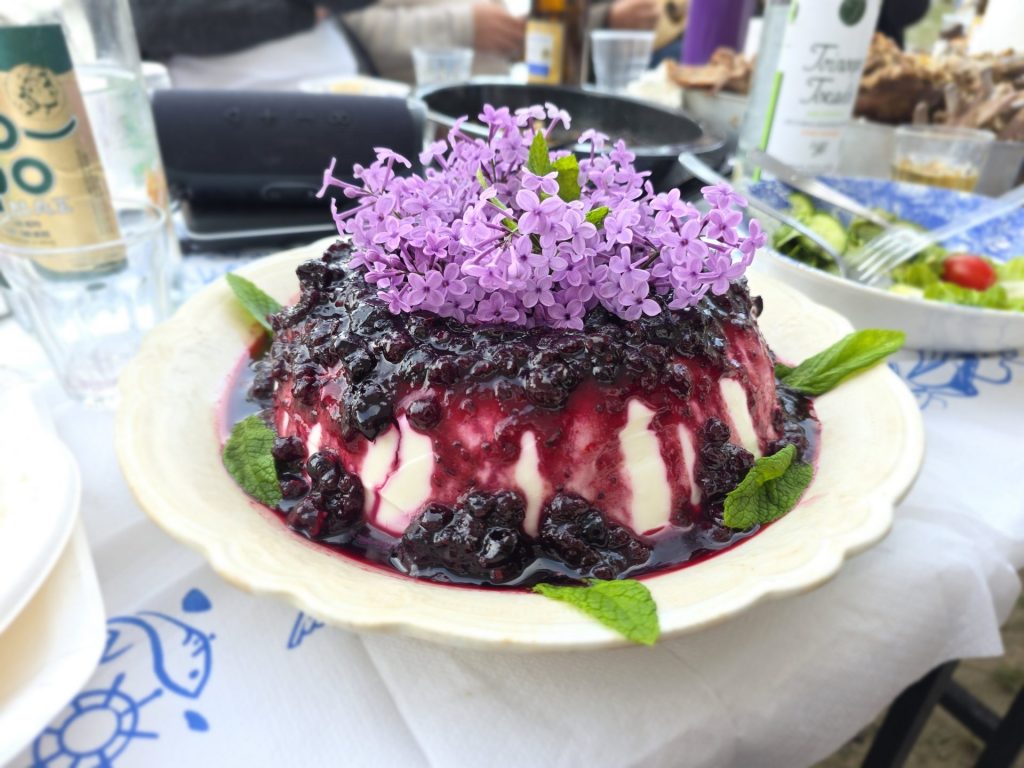 Eisgenuss mit Knusper & Beerenpoesie – Joghurteis à la Sommertraum ... Eisgenuss mit Knusper & Beerenpoesie – Joghurteis à la Sommertraum ...