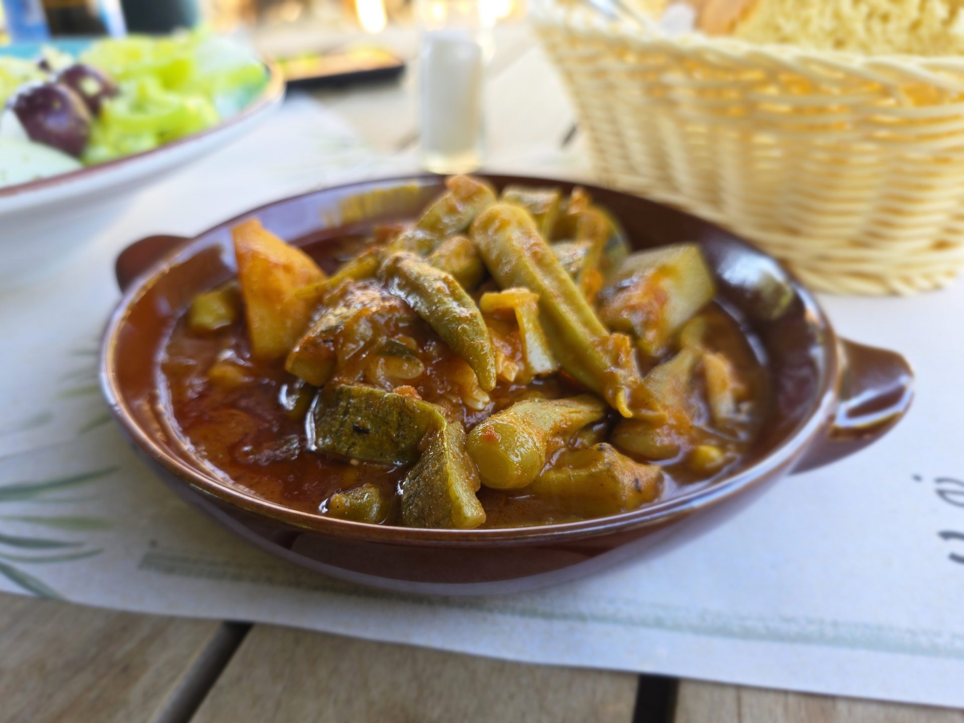 Griechischer Okra-Topf